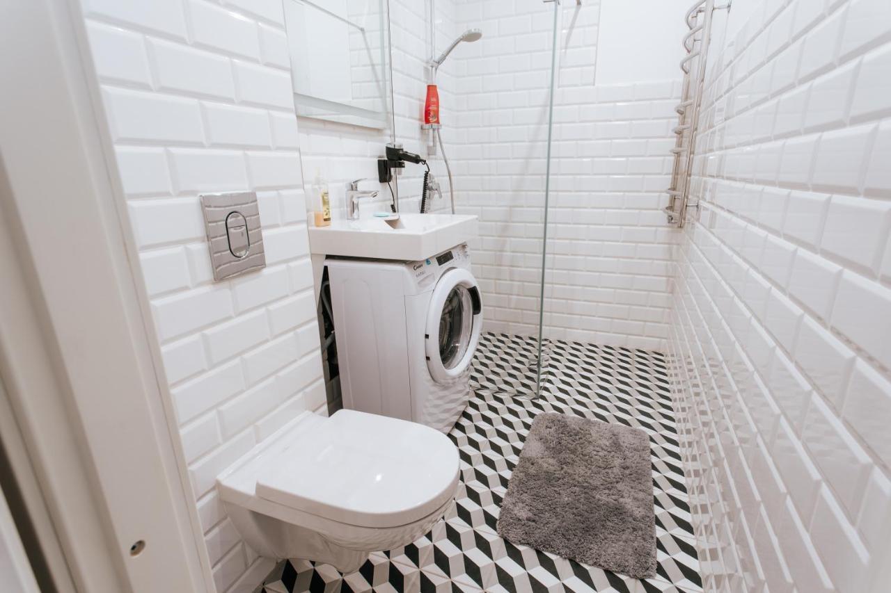 Stylish Latvian-Style Studio Apartment Near City Center, Parks, Cafes & Public Transit Рига Экстерьер фото