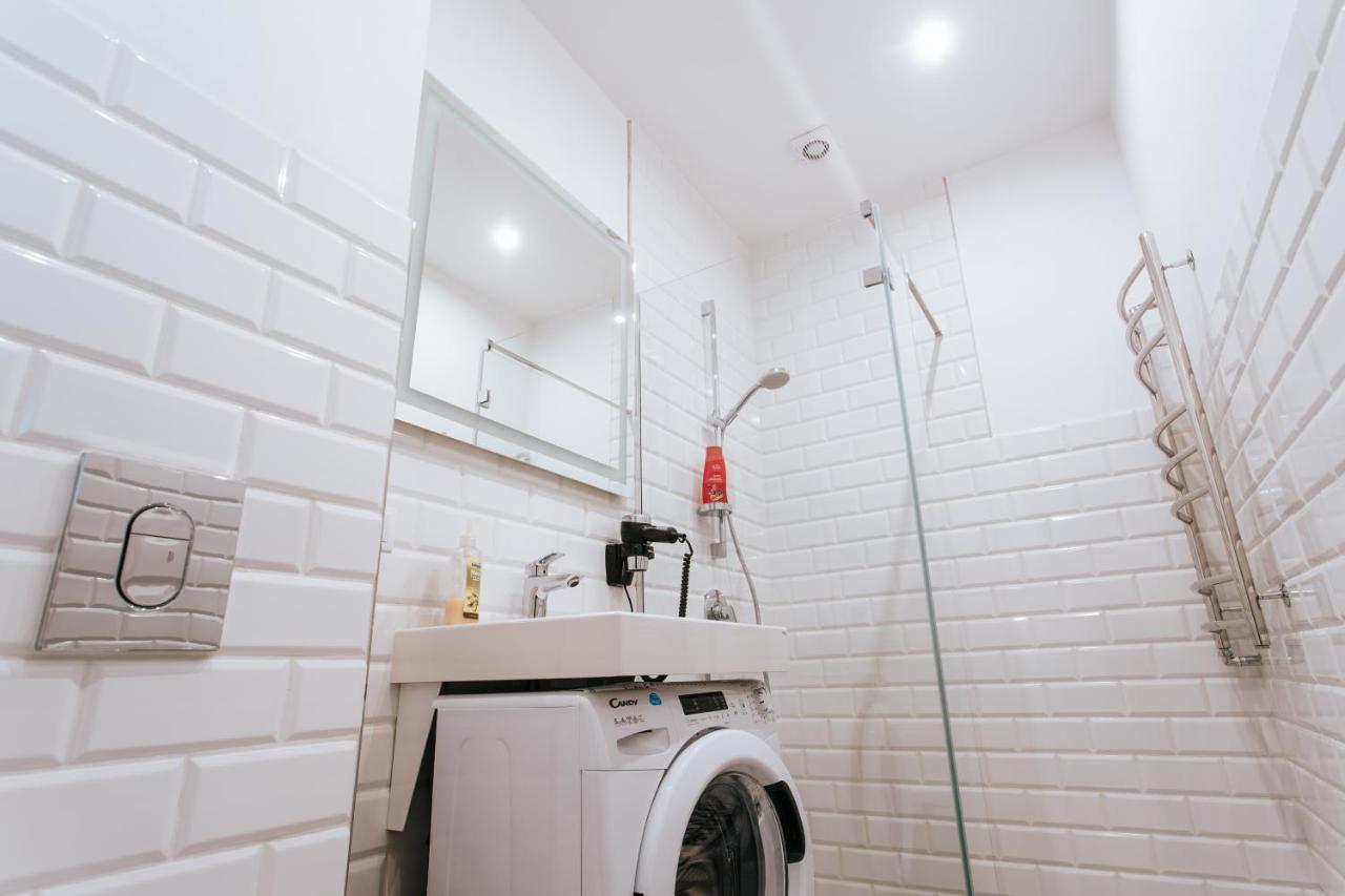 Stylish Latvian-Style Studio Apartment Near City Center, Parks, Cafes & Public Transit Рига Экстерьер фото